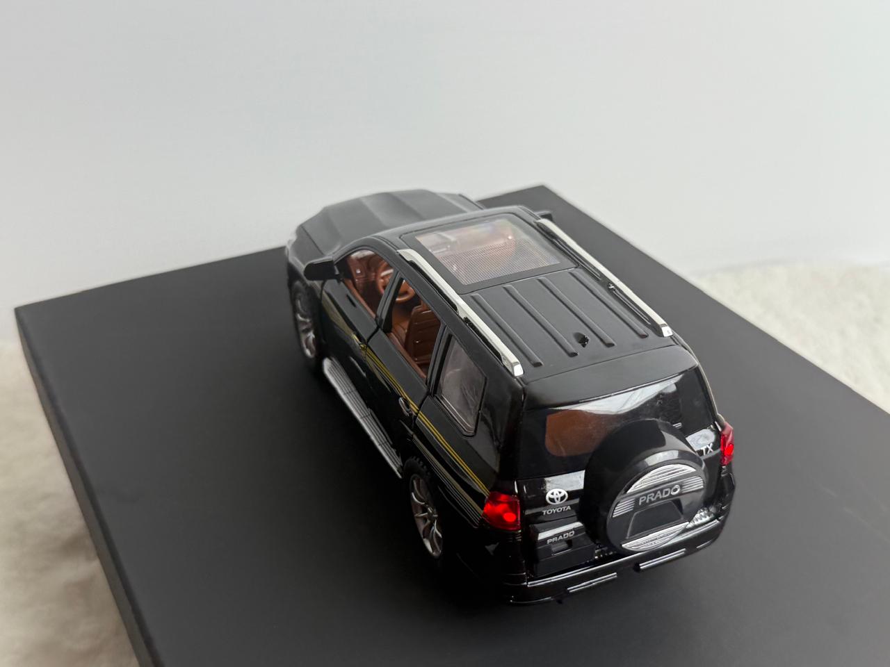 1:32 Land Cruiser Diecast Metal Toy Car for Kid Pullback with Light Sound| Black