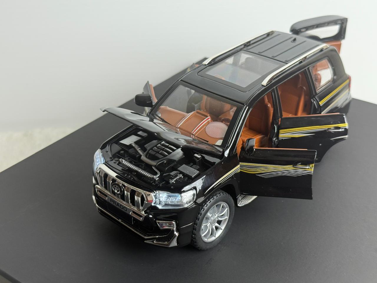 1:32 Land Cruiser Diecast Metal Toy Car for Kid Pullback with Light Sound| Black