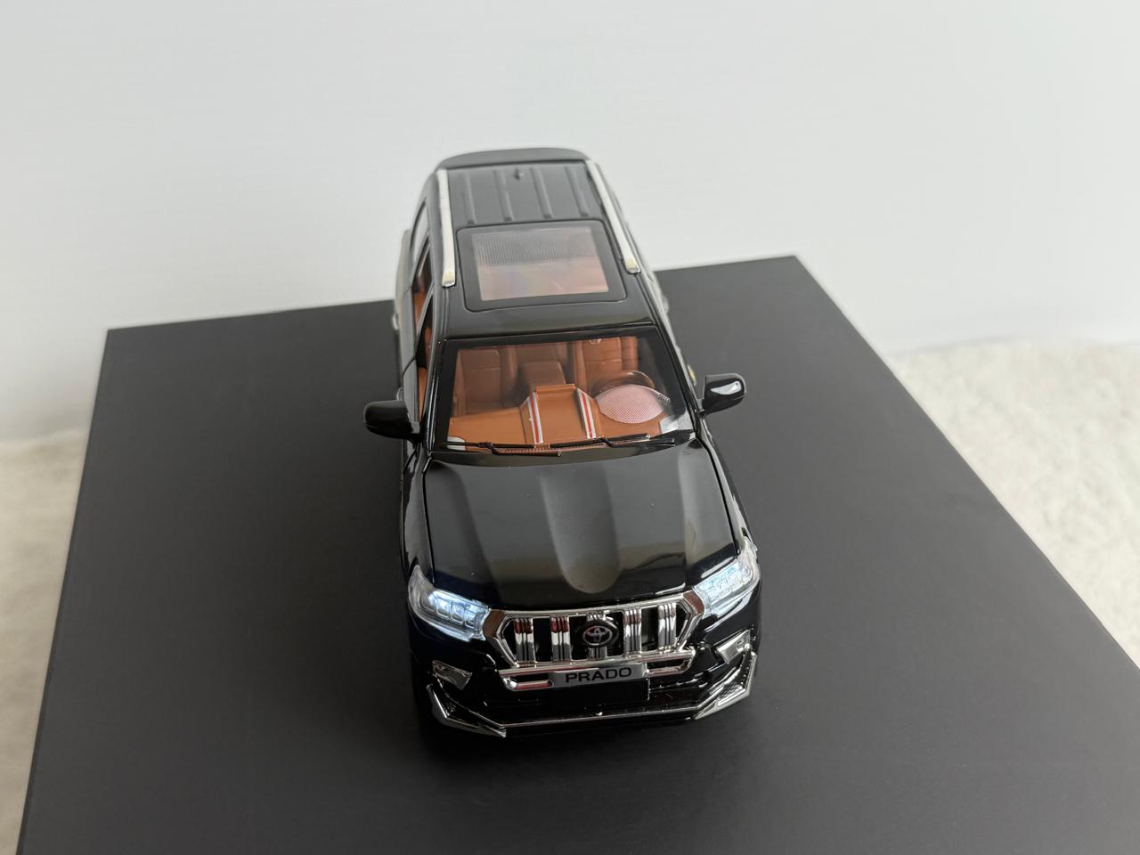 1:32 Land Cruiser Diecast Metal Toy Car for Kid Pullback with Light Sound| Black