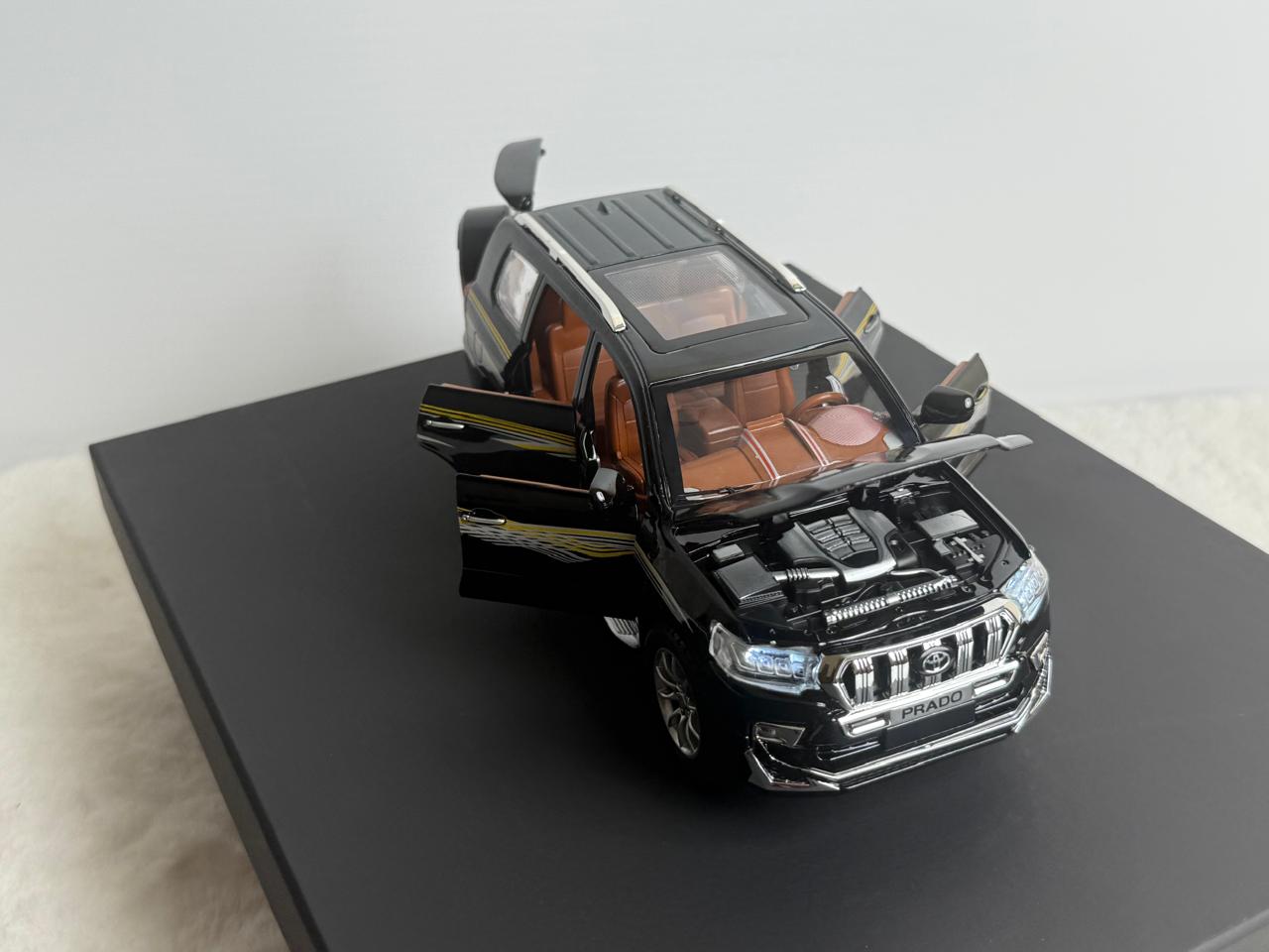 1:32 Land Cruiser Diecast Metal Toy Car for Kid Pullback with Light Sound| Black