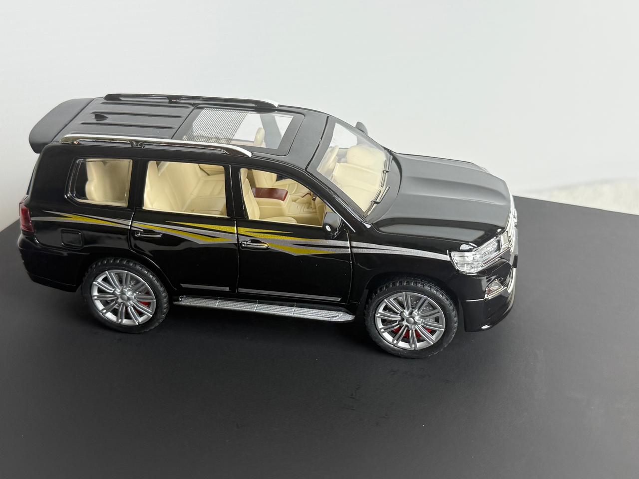 1:32 Land Cruiser Diecast Metal Toy Car for Kid Pullback with Light Sound| Black