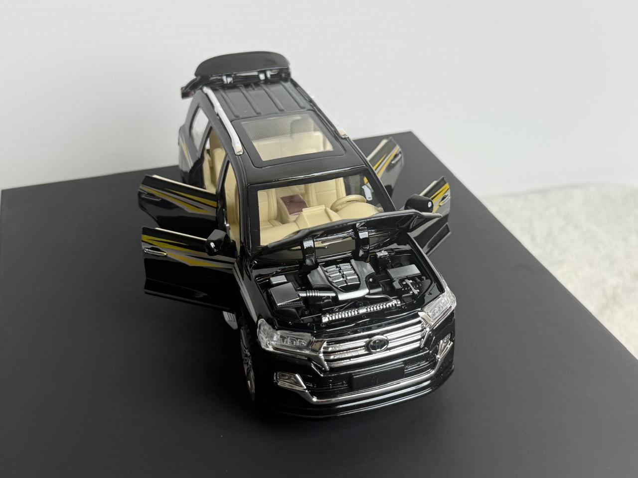 1:32 Land Cruiser Diecast Metal Toy Car for Kid Pullback with Light Sound| Black