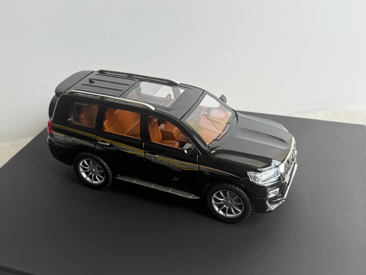 1:32 Land Cruiser Diecast Metal Toy Car for Kid Pullback with Light Sound| Black