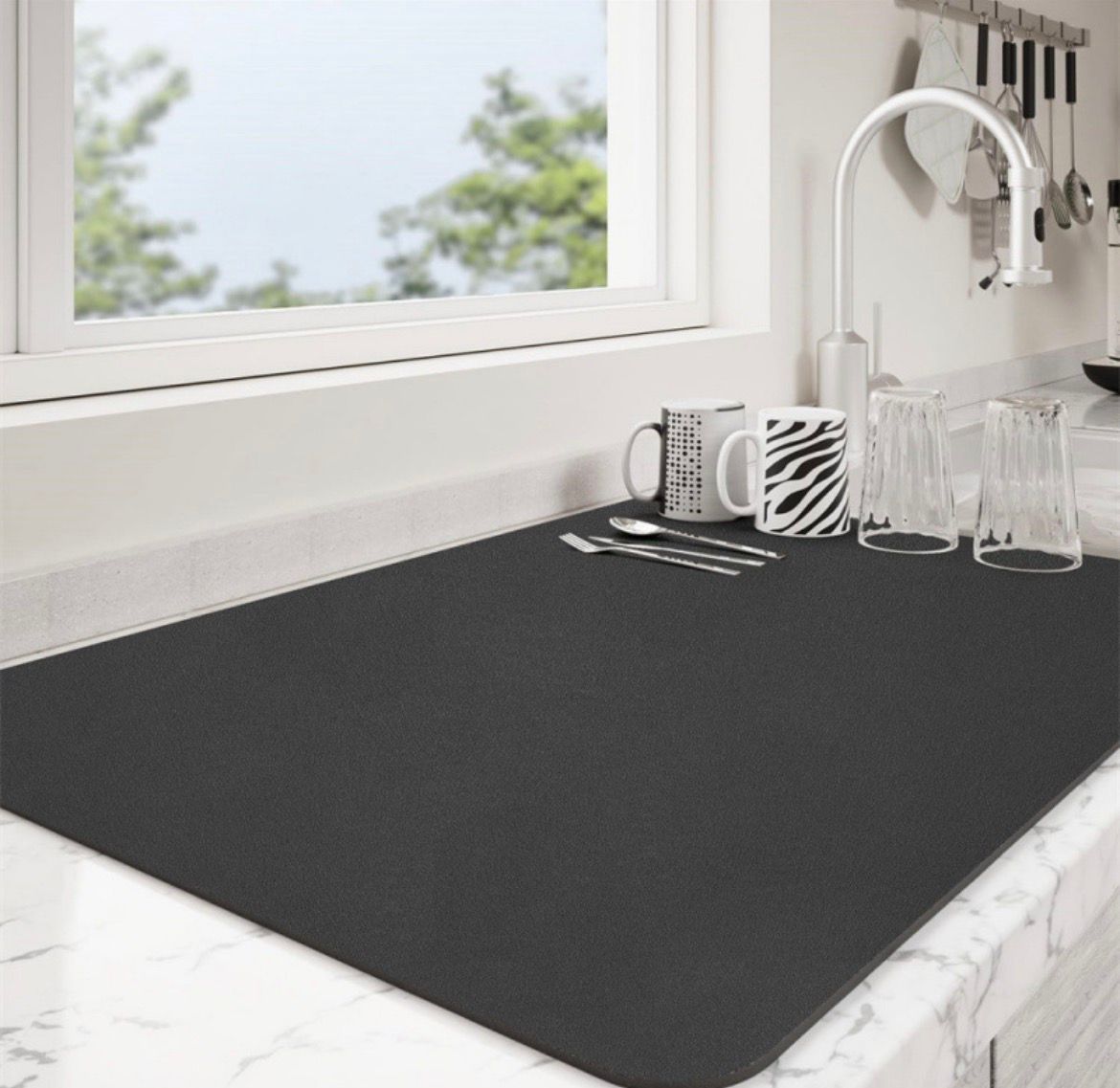 Quick drying mats for kitchen counter tops